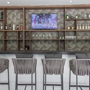 Hotel By Ihg ****